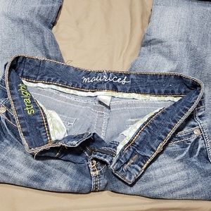 NWOT Maurice straight leg Capri